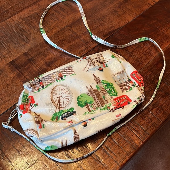 Cath Kidston London bag. Preowned. Condition as shown. - Picture 4 of 4
